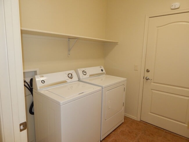 Building Photo - 4 Bedrooms - Gated Community in Oro Valley