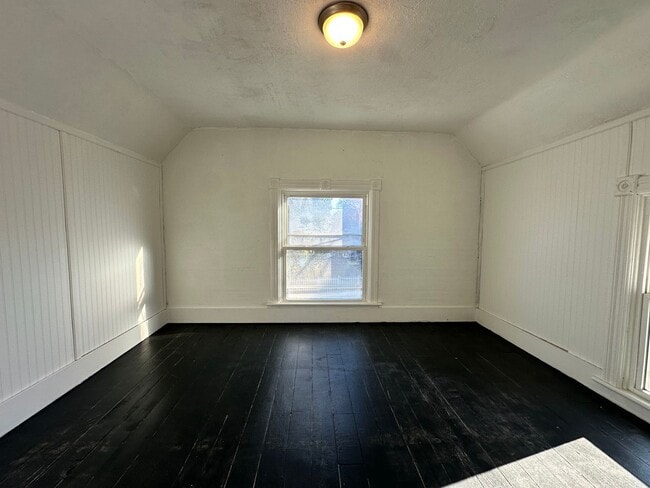Building Photo - Three Bedroom House in Battle Creek