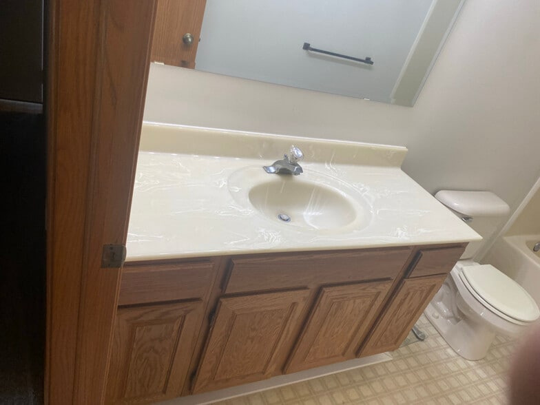 Building Photo - 604 Apple Hill Way