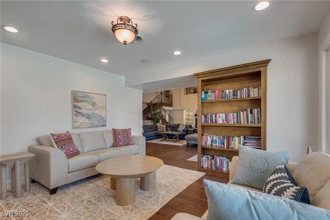 Building Photo - 840 Pinehurst Dr