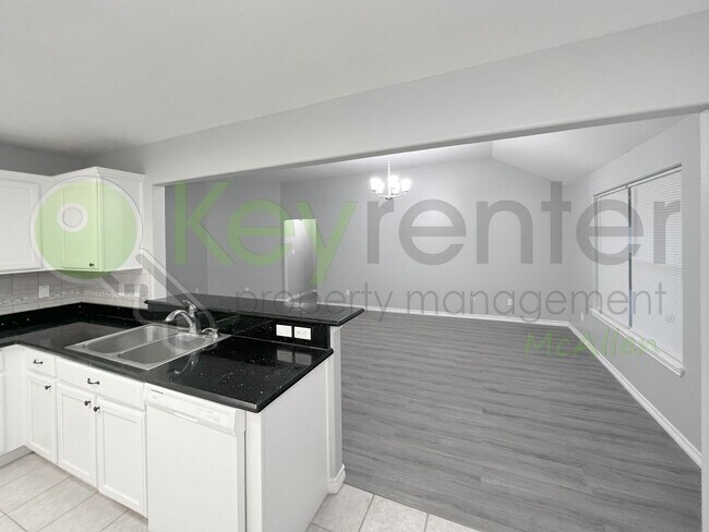 Building Photo - Gorgeous 4 bed/ 2 bath home in Sharyland Plantation (Mission, TX)