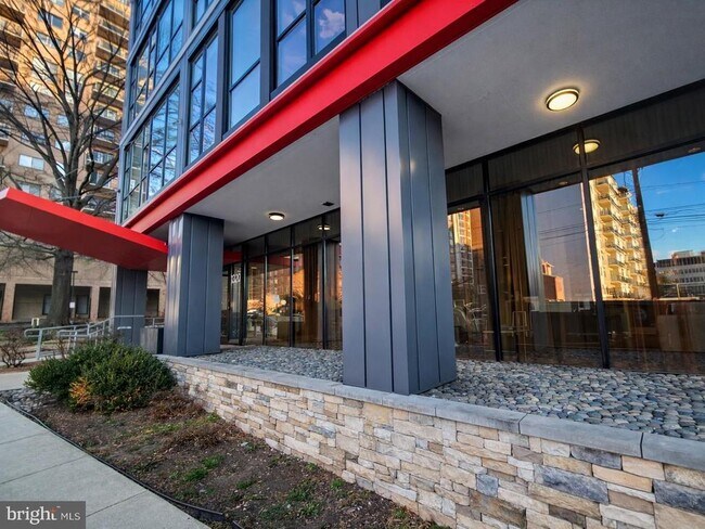 Building Photo - 1320 Fenwick Ln