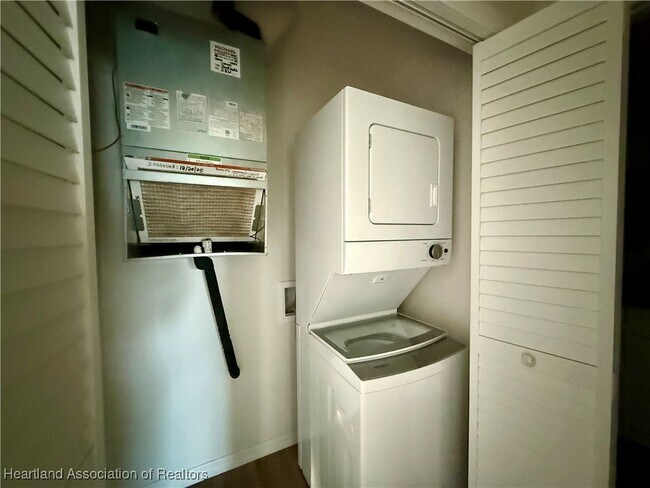 Building Photo - 5509 Castania Dr