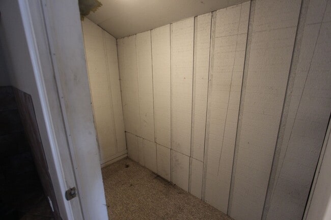 Building Photo - 5-Bedroom University Heights Gem – Privacy...