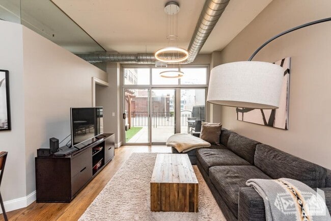 Primary Photo - 2 bedroom in Chicago IL 60607