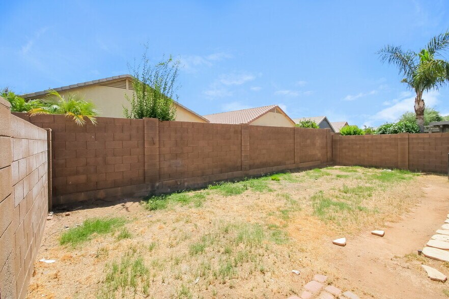 Building Photo - 475 W Holstein Trail