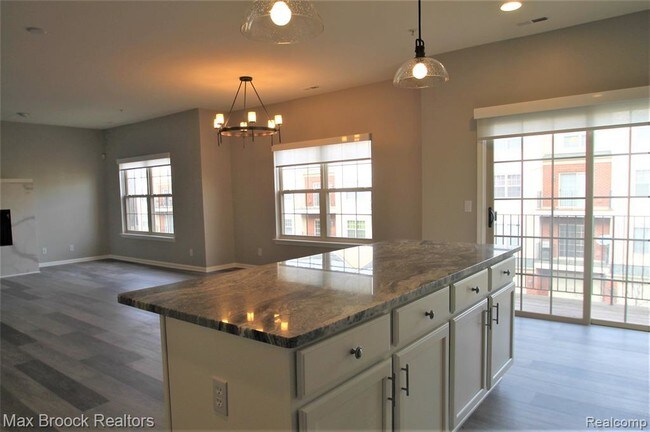 Building Photo - 3243 Camden Dr