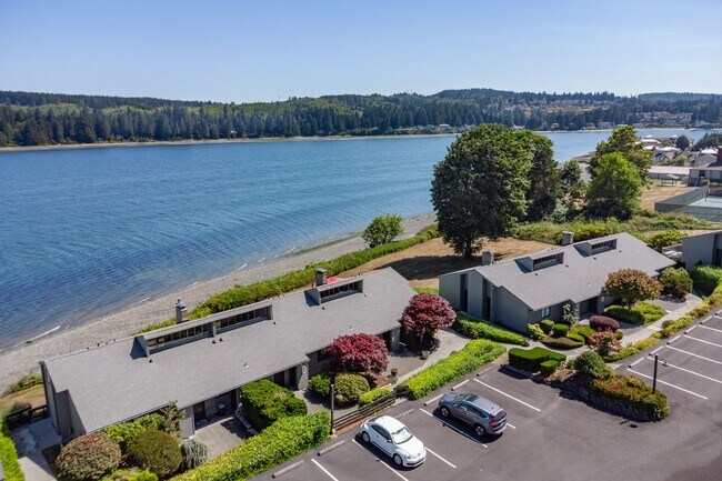 Building Photo - Short Term Lease | 2 Bed, 2 Bath Resort St...