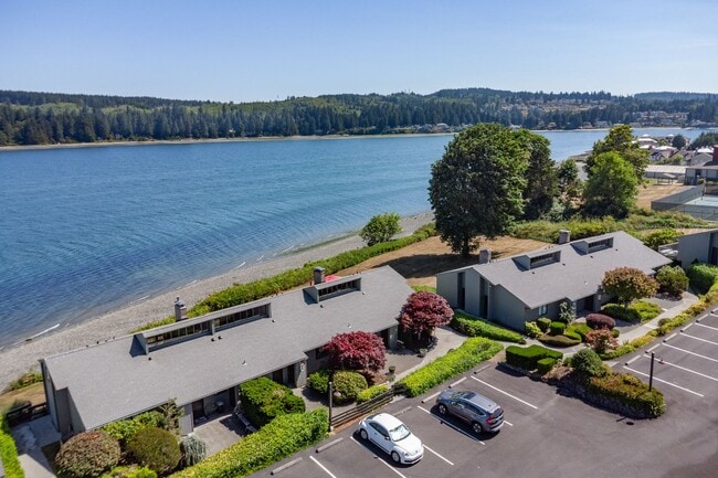 Building Photo - Short Term Lease | 2 Bed, 2 Bath Resort Style Waterview Condo For Rent!