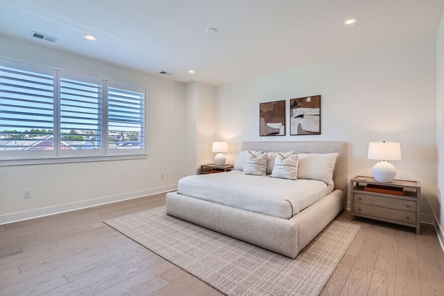 Building Photo - 805 Promenade Dr