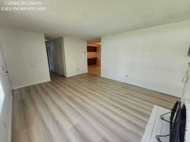 Building Photo - Rancho Cucamonga 2 Bedroom Condo