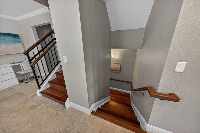 Building Photo - 1215 NE 1st St