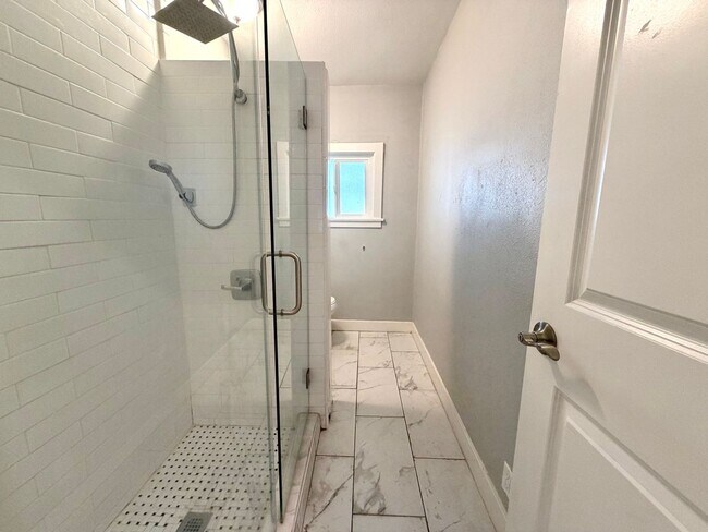Building Photo - 3056 Crescent Way