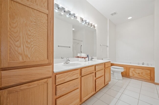 Building Photo - Village Run Avenue