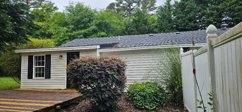 Building Photo - 1335 Victory St