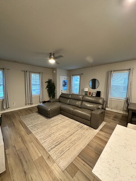 Building Photo - 2204 Hospitality Ln