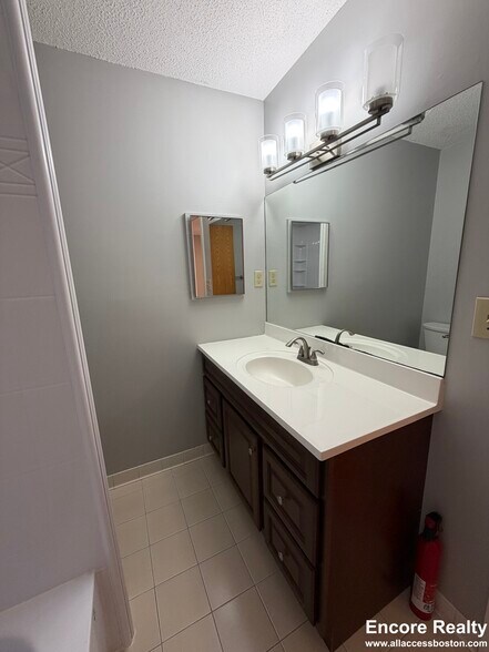 Building Photo - 1751 Beacon St