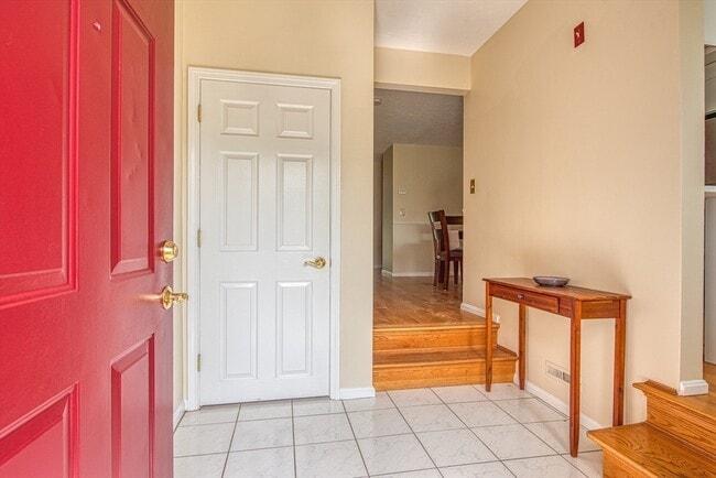 Building Photo - 28 Gaslight Ln
