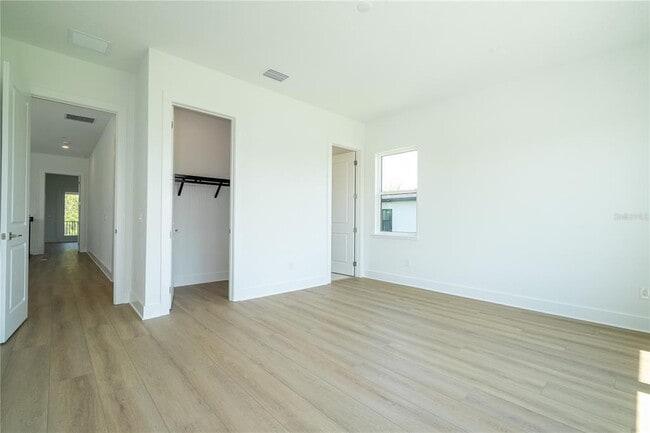 Building Photo - 16044 Pendio Dr