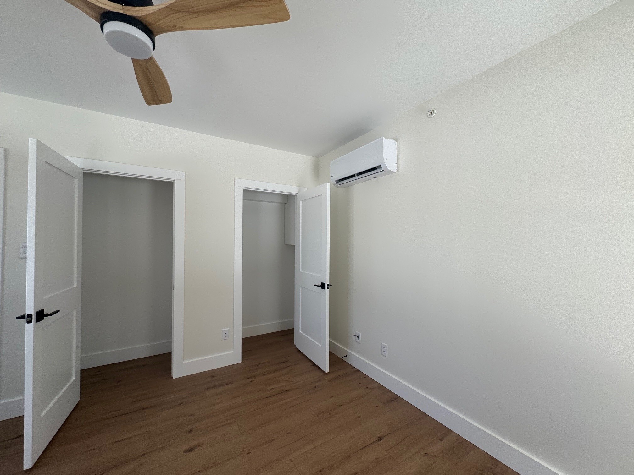 Building Photo - 404 Main St