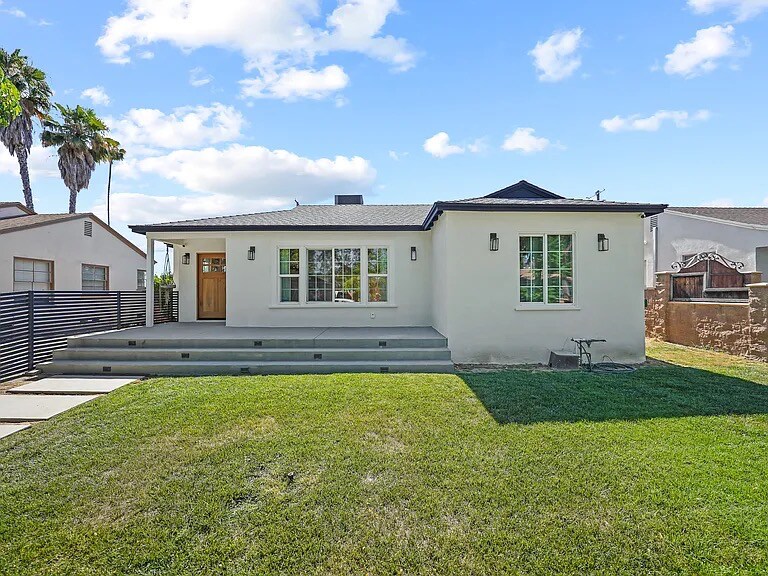 Building Photo - 6501 Hesperia Ave