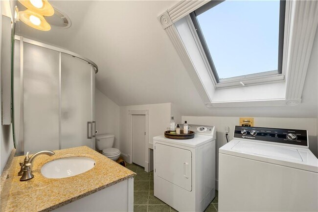 Building Photo - 35 Marsh St