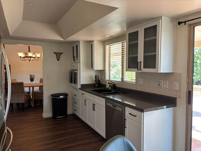 Building Photo - Discover comfortable seasonal living in Mesa, AZ with this well-appointed furnished & updated 2-b...