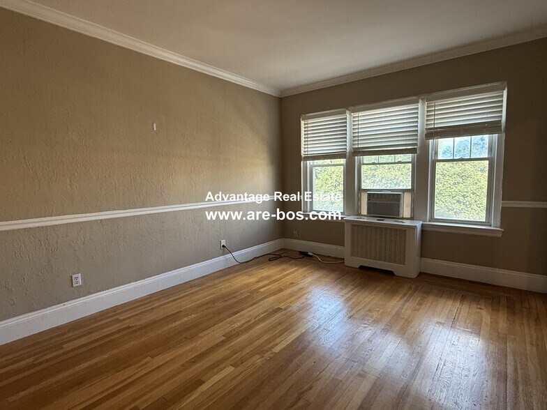 Building Photo - 116 Englewood Ave