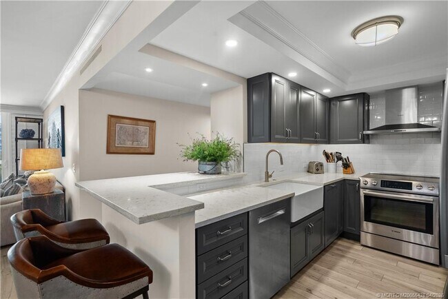 Building Photo - 125 S Ocean Ave