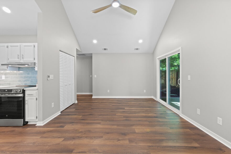 Living Room facing Back of House - 1129 Landsdowne Dr