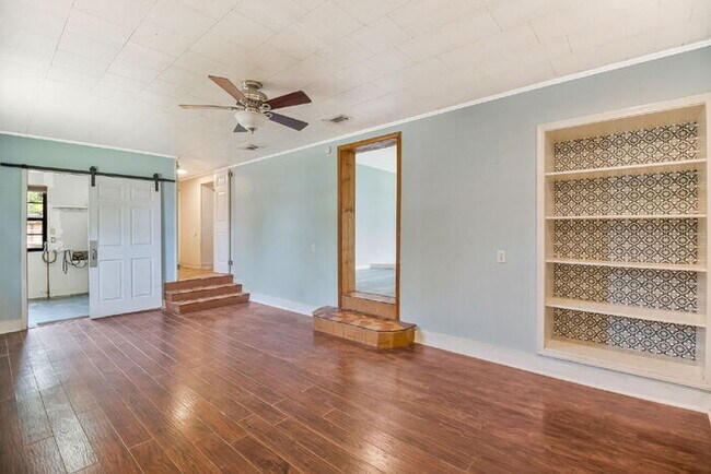 Building Photo - Charming 4 Bedroom Pensacola Rental in a Convenient Location!