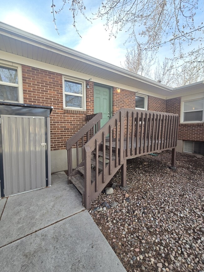 Building Photo - 3820 Meadow Ln