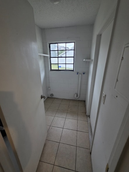 Building Photo - 1711 Ridgewood Ln