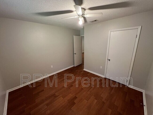 Building Photo - 4133 Lee St