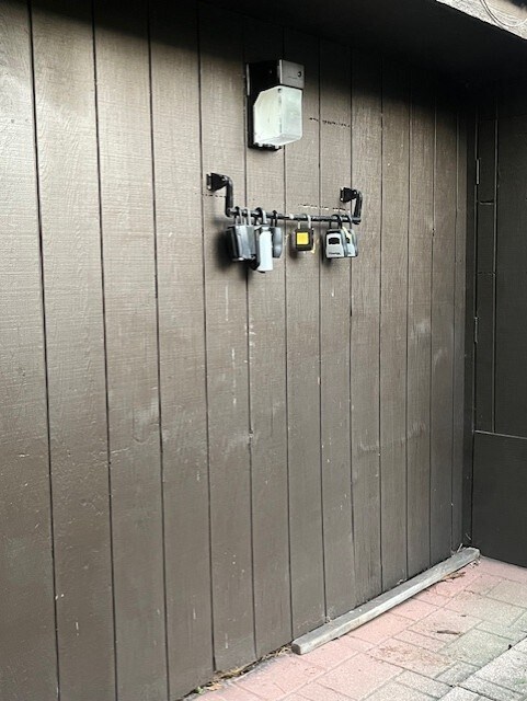Building Photo - 815 E Oakton St