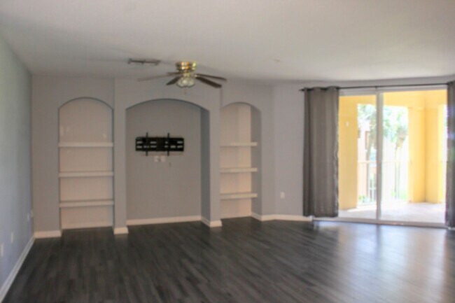 Building Photo - Resort Style Living