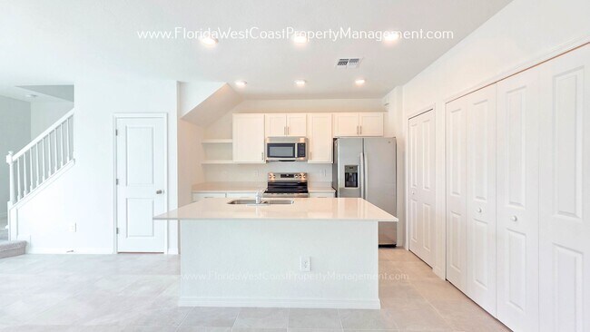 Building Photo - BRAND NEW TOWNHOME! AURORA at LAKEWOOD RANCH! MOVE IN READY OUTSTANDING LOCATION!