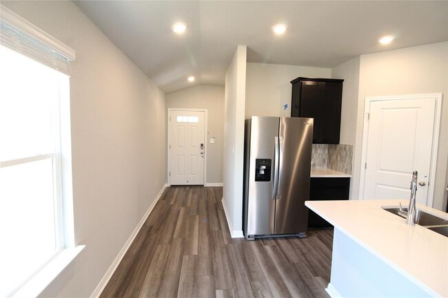 Building Photo - 504 Dayspring Cv