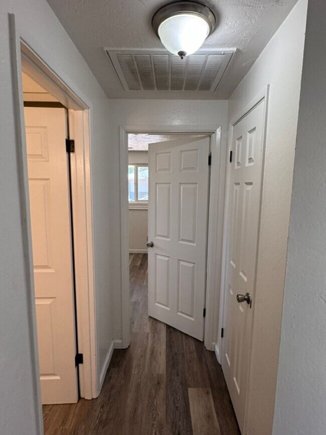 Building Photo - 610 Platt Pl