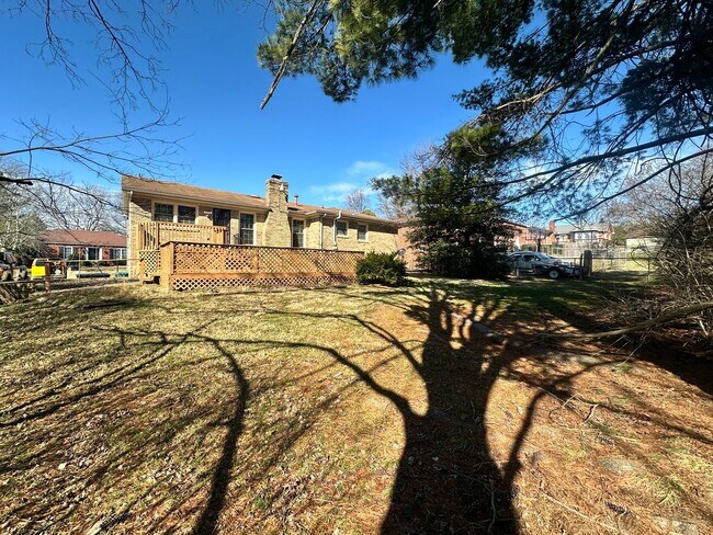 Building Photo - 3BR/3BA Home for Rent in J-town with Two Gar Garage and Large Deck!