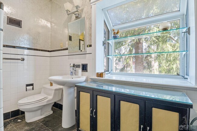 Building Photo - 6 E Union Ave