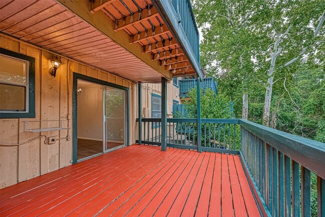 Building Photo - 8277 Kingsbrook Rd