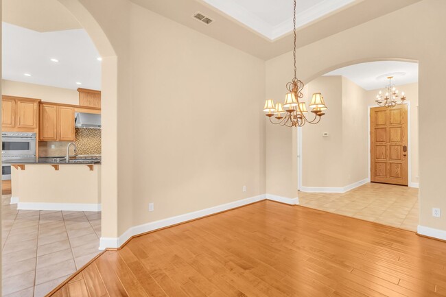 Building Photo - Gorgeous Single Story Home with a Sparklin...