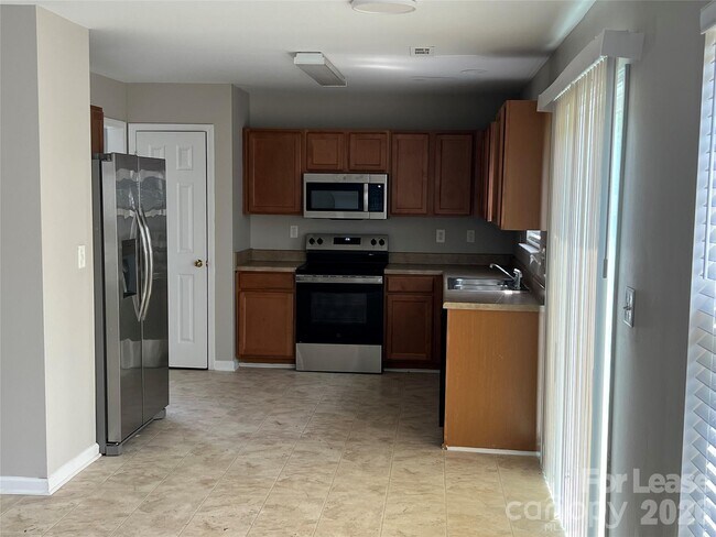 Building Photo - 1111 Delander Ln