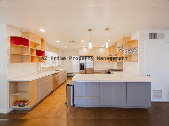 Building Photo - 351 E Encanto Dr