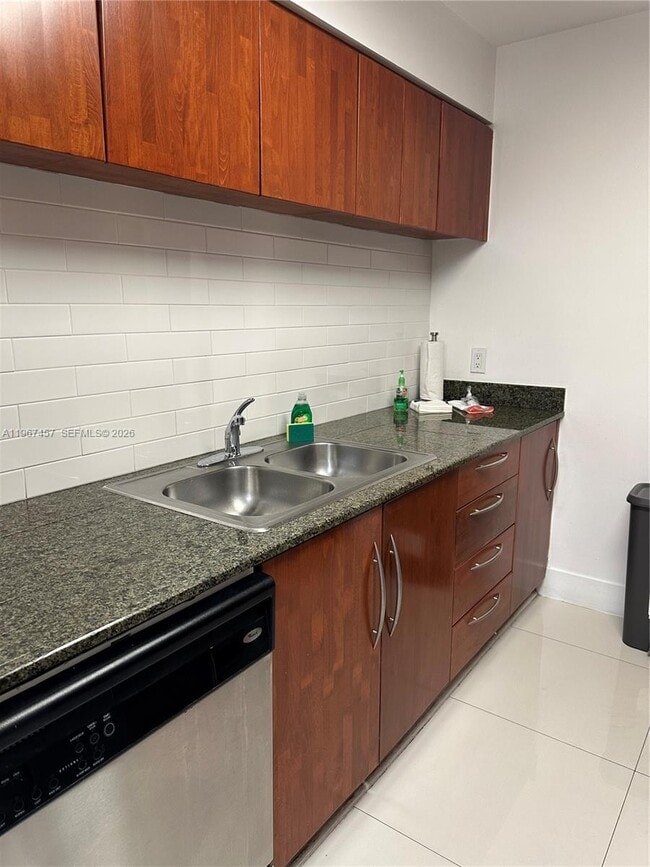 Building Photo - 1200 Brickell Bay Dr