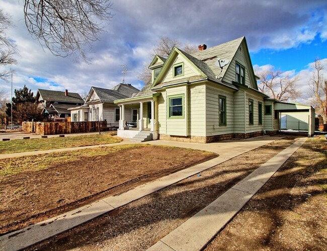 Building Photo - 5 Bed 2 Bath Home Close to Downtown GJ!