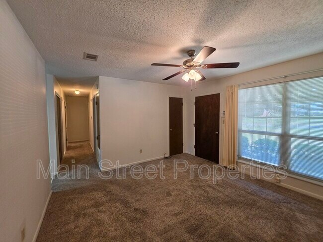Building Photo - 5505 Fairview Dr