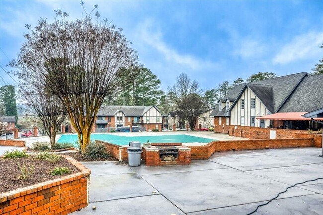 Building Photo - 6851 Roswell Rd