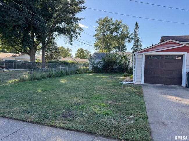 Building Photo - 3803 Pearl Ave